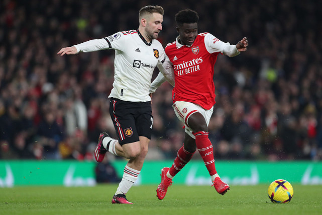 足球传奇：巴西名宿在慈善比赛中展现出色表现