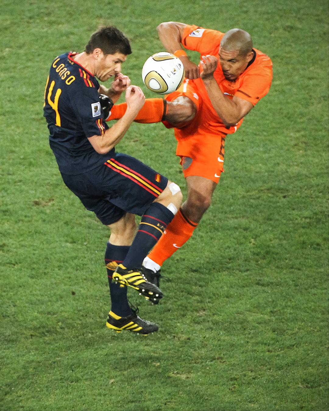 国际足坛明星球员展现巅峰技术