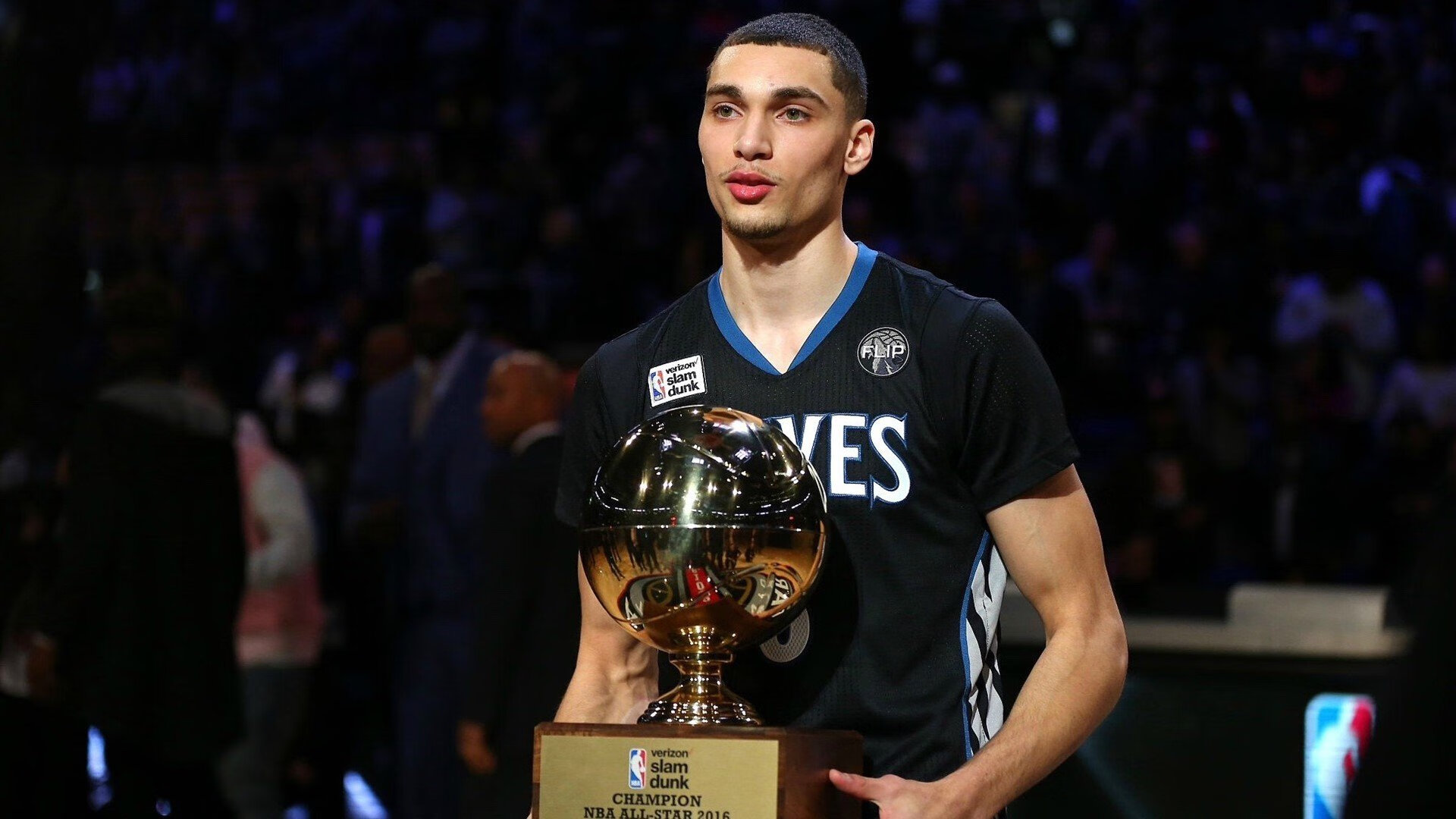 爱游戏在线-利拉德存在感拉满，尼克斯对阵黄蜂，一人改写比赛叙事